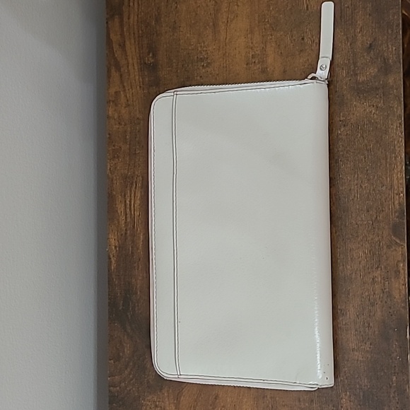 Kate Spade Cream Leather Zip Wallet - Picture 3 of 12